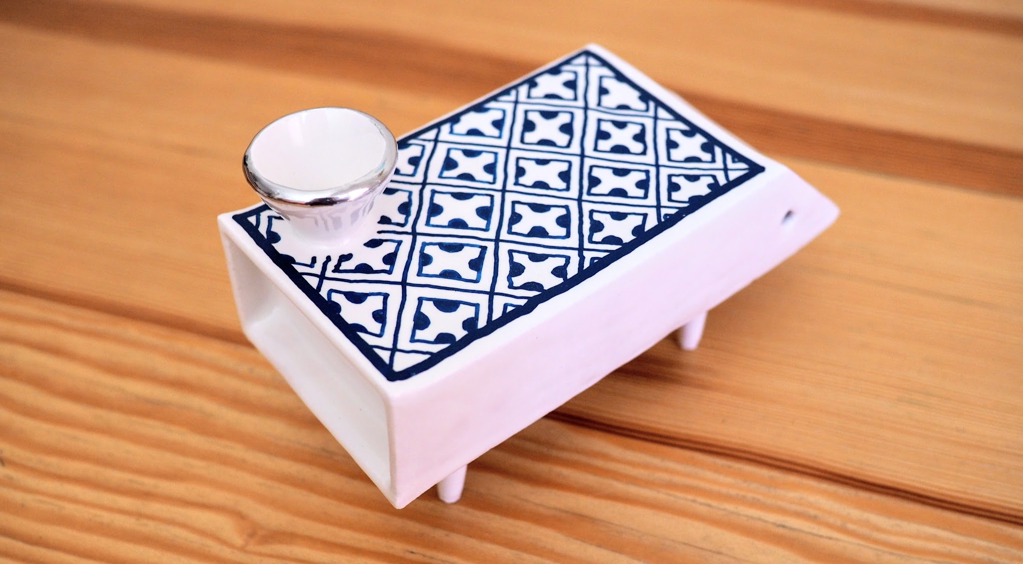 Porcelain spectrometer